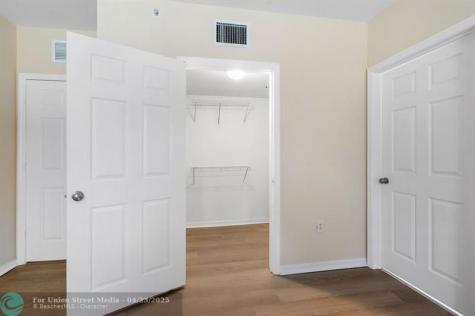 6492 Emerald Dunes Drive West Palm Beach FL 33411