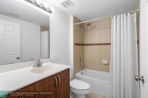 6492 Emerald Dunes Drive West Palm Beach FL 33411