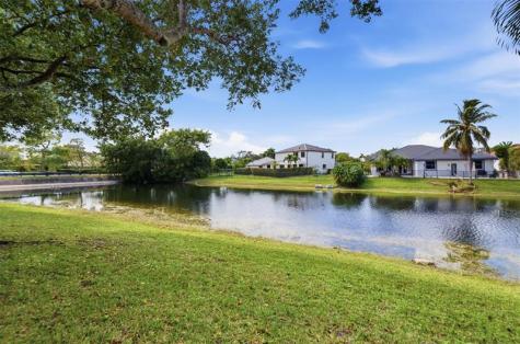 5630 NW 106 Avenue Coral Springs FL 33076