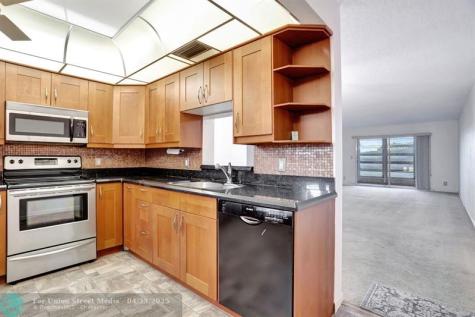 4301 Martinique Circle Coconut Creek FL 33066