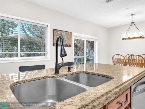 4776 Lago Vista Drive Coconut Creek FL 33073