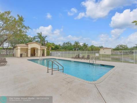 4776 Lago Vista Drive Coconut Creek FL 33073