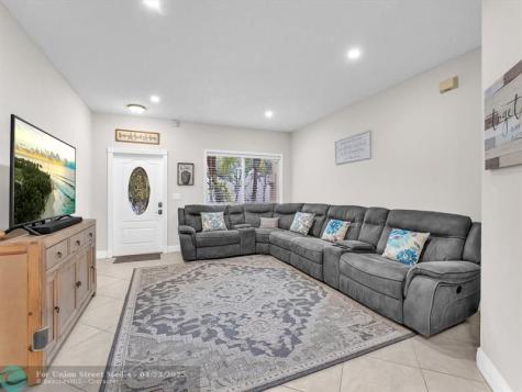 4776 Lago Vista Drive Coconut Creek FL 33073