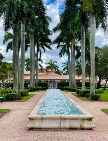 817 SW 147th Avenue Pembroke Pines FL 33027