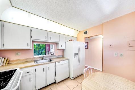 2860 Somerset Drive Lauderdale Lakes FL 33311