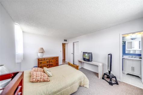 2860 Somerset Drive Lauderdale Lakes FL 33311
