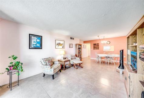 2860 Somerset Drive Lauderdale Lakes FL 33311