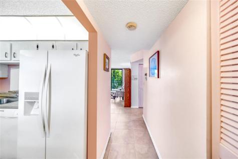 2860 Somerset Drive Lauderdale Lakes FL 33311