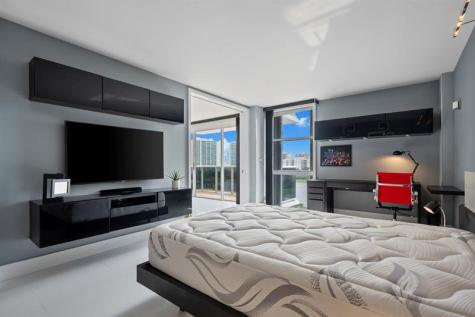 3625 N Country Club Drive Miami FL 33180