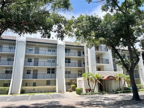 9235 Lagoon Place Davie FL 33324