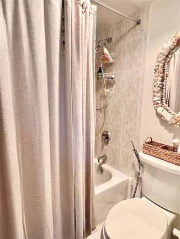 9235 Lagoon Place Davie FL 33324