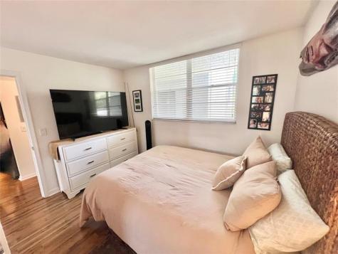 9235 Lagoon Place Davie FL 33324