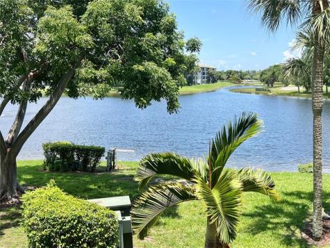 9235 Lagoon Place Davie FL 33324