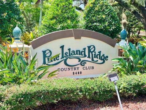 9235 Lagoon Place Davie FL 33324