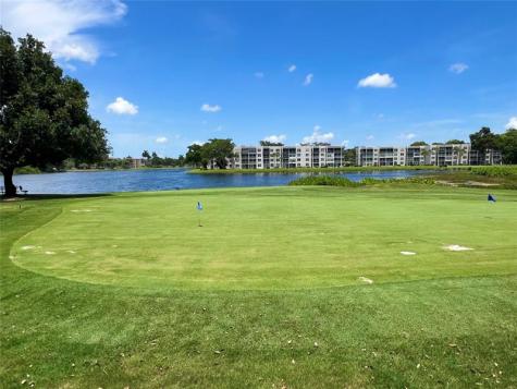 9235 Lagoon Place Davie FL 33324