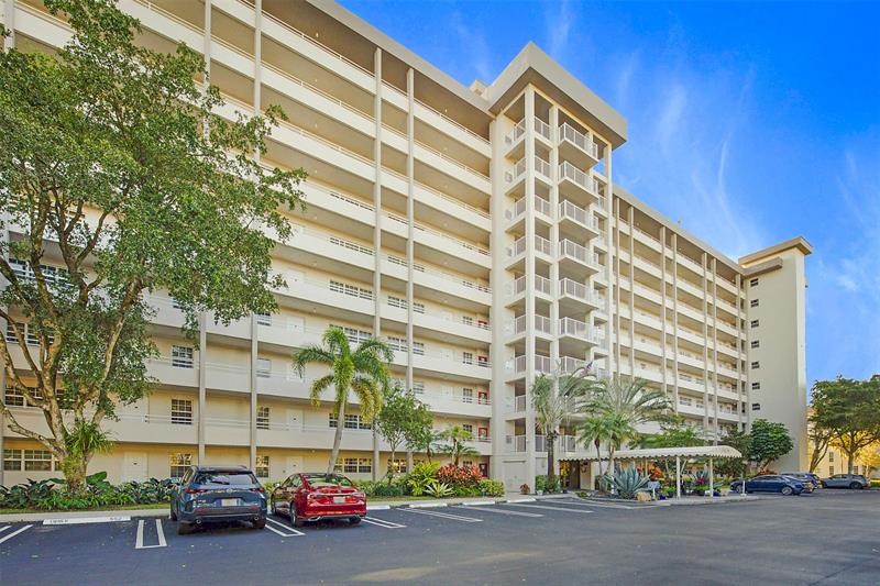 575 Oaks Lane Pompano Beach FL 33069