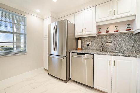 575 Oaks Lane Pompano Beach FL 33069