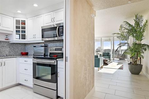 575 Oaks Lane Pompano Beach FL 33069