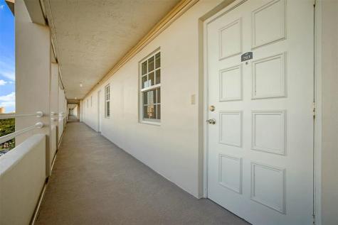 575 Oaks Lane Pompano Beach FL 33069