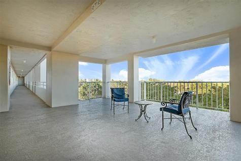 575 Oaks Lane Pompano Beach FL 33069