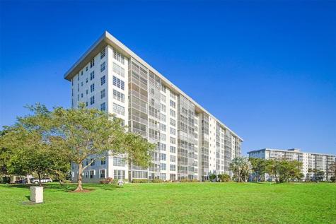 575 Oaks Lane Pompano Beach FL 33069
