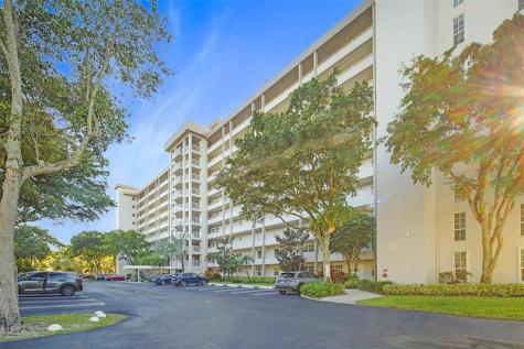 575 Oaks Lane Pompano Beach FL 33069