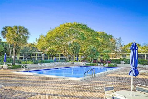 575 Oaks Lane Pompano Beach FL 33069