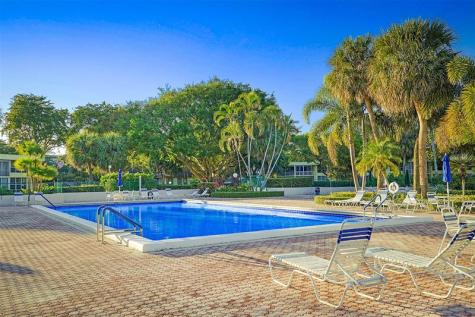 575 Oaks Lane Pompano Beach FL 33069