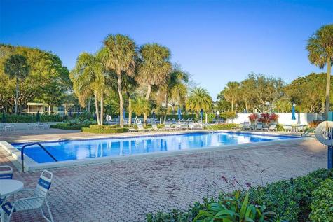 575 Oaks Lane Pompano Beach FL 33069