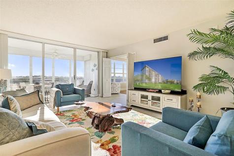 575 Oaks Lane Pompano Beach FL 33069