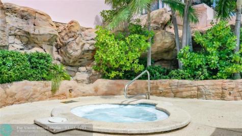 5225 Collins Avenue Miami Beach FL 33140