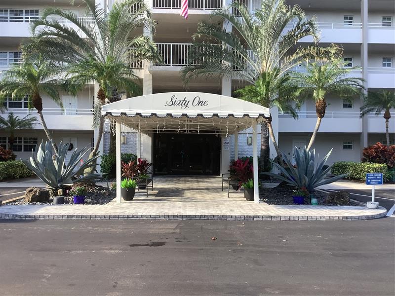 575 Oaks Lane Pompano Beach FL 33069