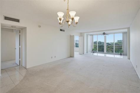 575 Oaks Lane Pompano Beach FL 33069