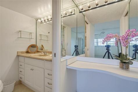 575 Oaks Lane Pompano Beach FL 33069