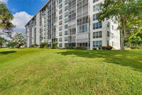 575 Oaks Lane Pompano Beach FL 33069