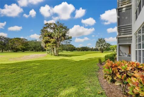 575 Oaks Lane Pompano Beach FL 33069