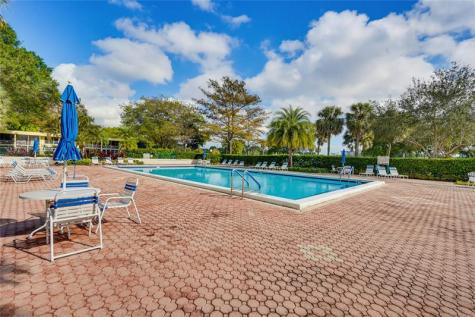 575 Oaks Lane Pompano Beach FL 33069