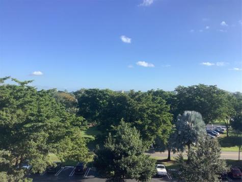 575 Oaks Lane Pompano Beach FL 33069