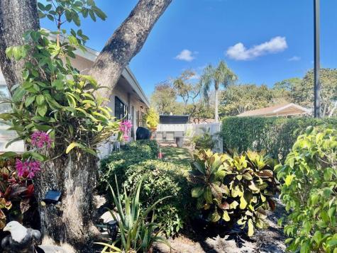 8053 Springtree Road Boca Raton FL 33496