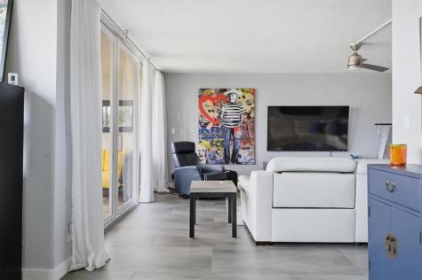 3850 Oaks Clubhouse Drive Pompano Beach FL 33069