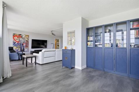 3850 Oaks Clubhouse Drive Pompano Beach FL 33069