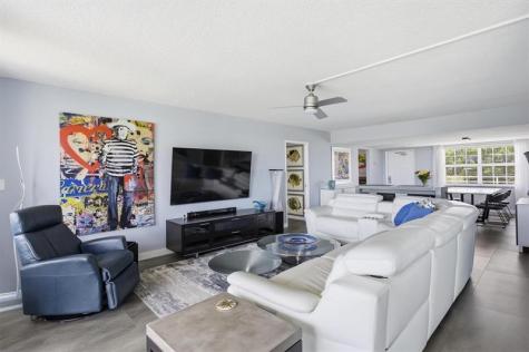 3850 Oaks Clubhouse Drive Pompano Beach FL 33069