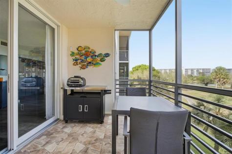 3850 Oaks Clubhouse Drive Pompano Beach FL 33069
