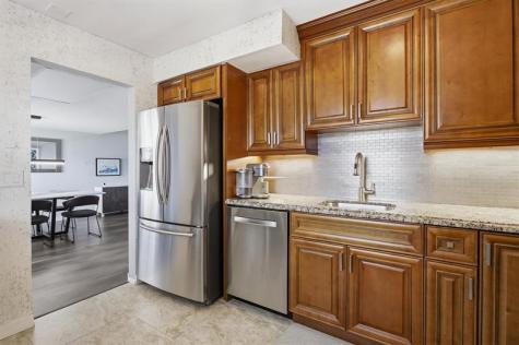 3850 Oaks Clubhouse Drive Pompano Beach FL 33069