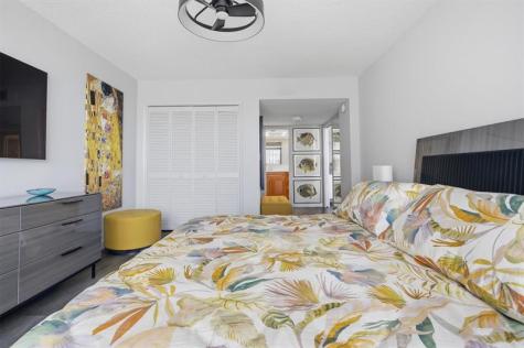 3850 Oaks Clubhouse Drive Pompano Beach FL 33069