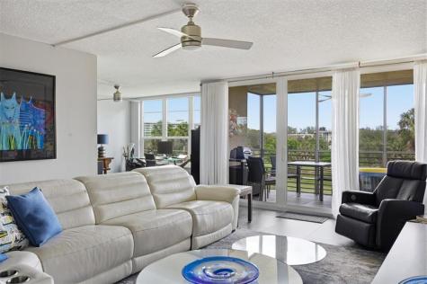 3850 Oaks Clubhouse Drive Pompano Beach FL 33069