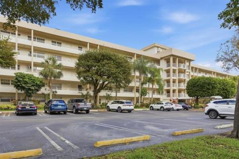 3850 Oaks Clubhouse Drive Pompano Beach FL 33069