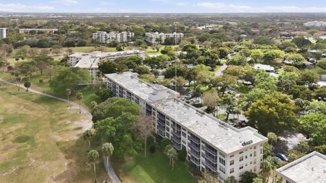 3850 Oaks Clubhouse Drive Pompano Beach FL 33069