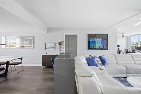 3850 Oaks Clubhouse Drive Pompano Beach FL 33069