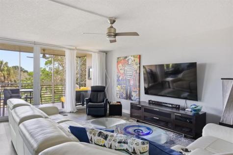 3850 Oaks Clubhouse Drive Pompano Beach FL 33069